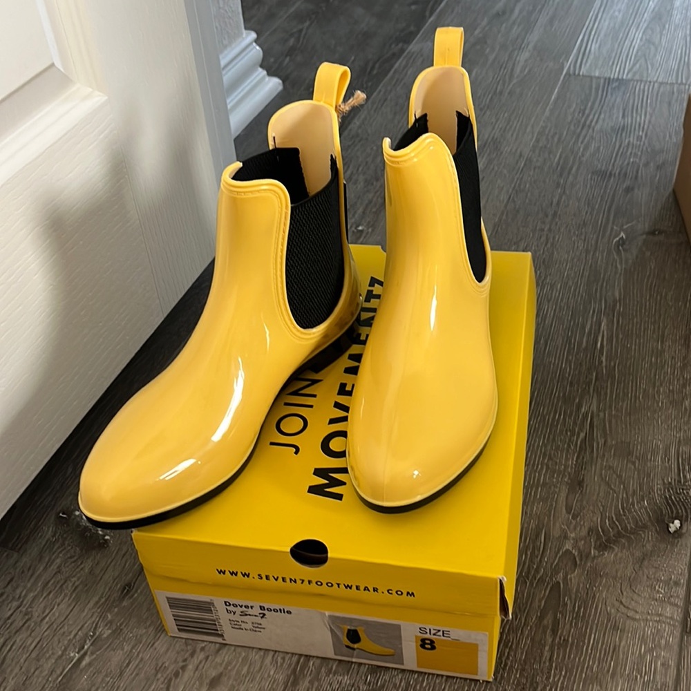NWT Seven7 Dover Bootie Size 8